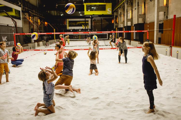 SÜNNIPÄEVAPIDU RANNALIIVAL